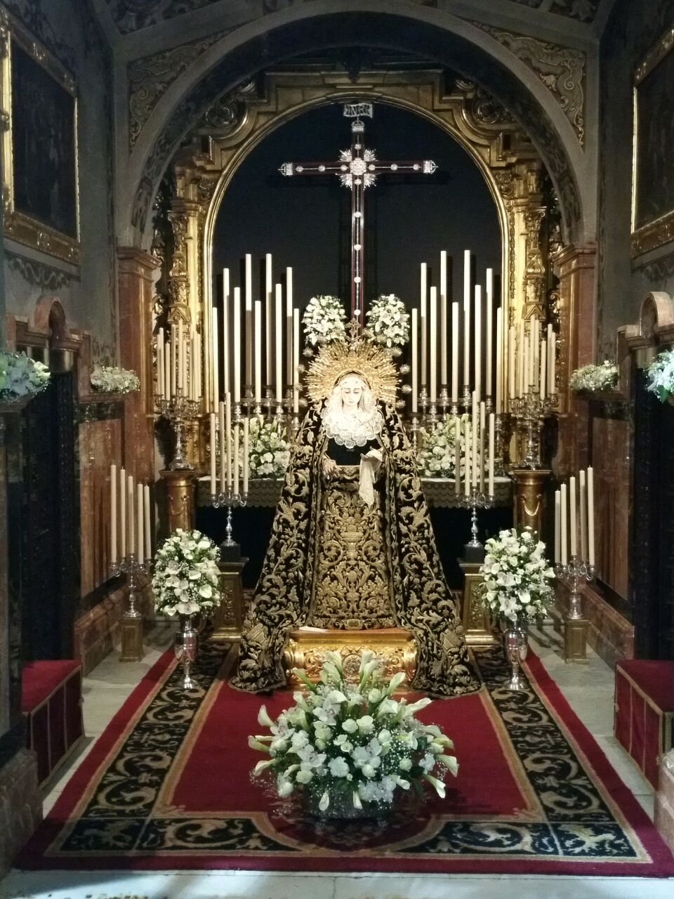 Besamano a María Stma. en su Soledad