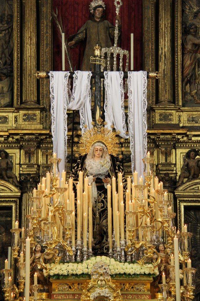 La Santísima Virgen en su Paso el Sábado Santo