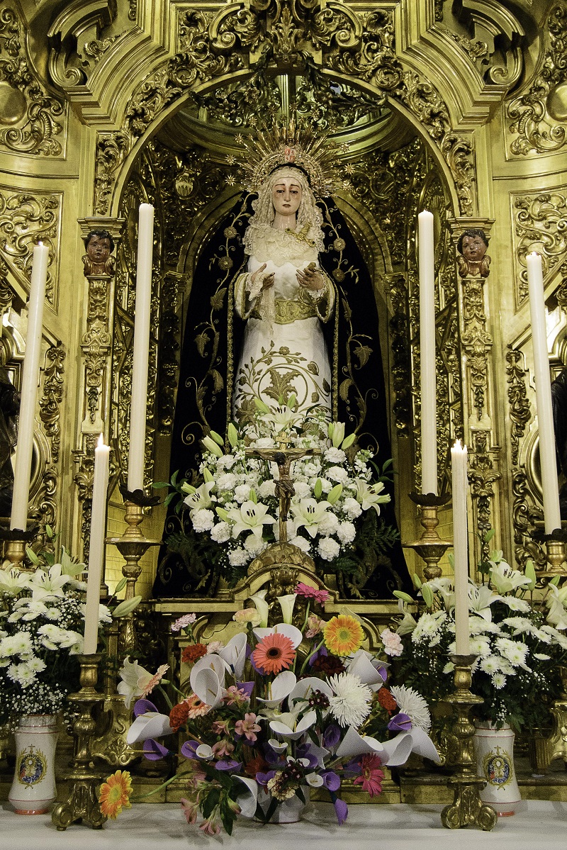 Ofrenda floral de los niños soleanos a Nuestra Señora