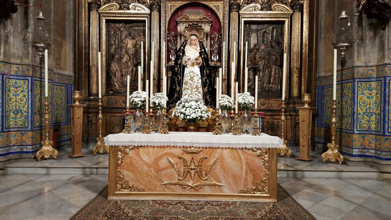 María Santísima en su Soledad en el Altar Mayor de San Lorenzo