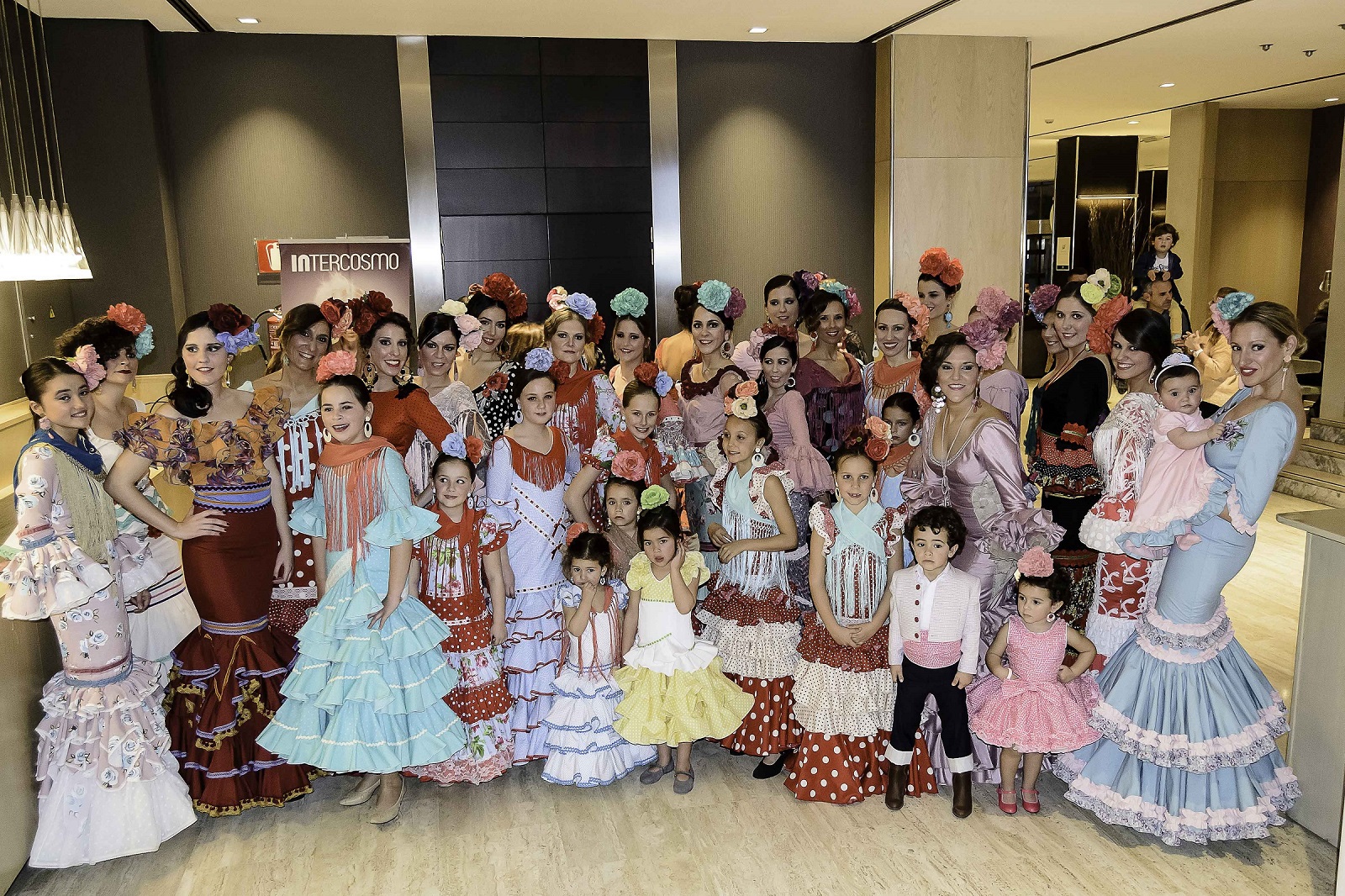 Desfile benéfico de moda flamenca