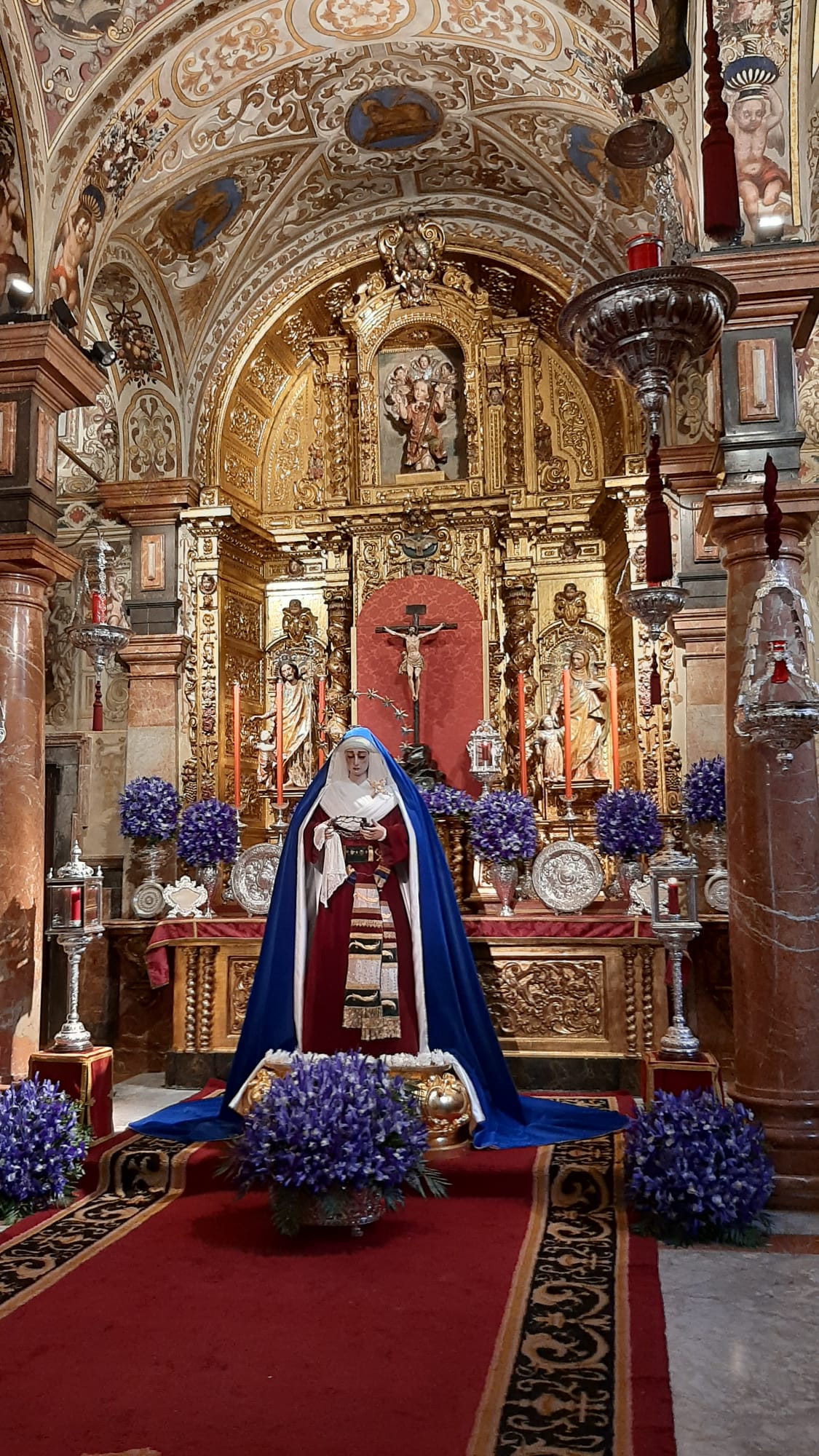 CINCO ALTARES PARA LA VIRGEN EN NUEVE DÍAS